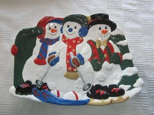 Home For The Holidays Snowmen on Skis Bundled Up in Hats & Mittens Colorful Fun - Bild 1 von 14