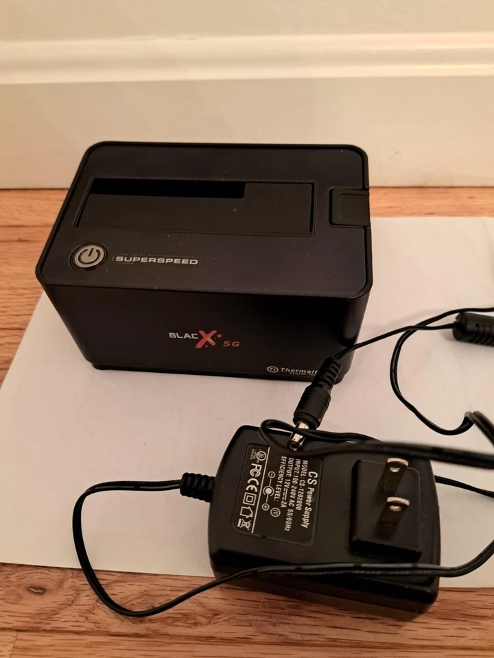 BlacX Thermaltake 2.5"/3.5" SATA USB Docking System - Image 1 of 1