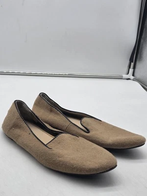 Sapatos femininos Old Navy tamanho 8 bronzeado mocassim sem salto tecido de feltro acabamento preto - Imagem 1 de 4