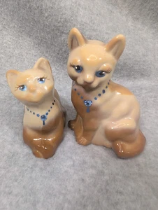 Fenton Chocolate Slag Glass Cat Figurines Blue Eyes Siamese Hand Painted Signed - Picture 1 of 14