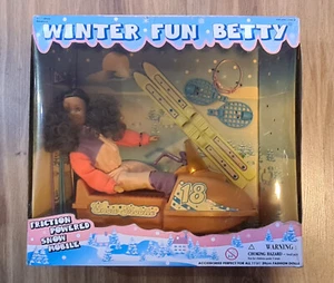 Vintage 90s BETTY WINTER FUN SNOW MOB. Puppe M&C in OVP NEU UNGEÖFFNET NOS - Bild 1 von 6
