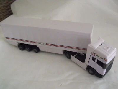 TEAMA  TOYS - Tracteur  SCANIA avec remorque " POLICE " 30 cm - Photo 1/4