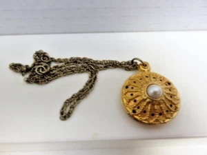 UNMARKED UNUSED SOLID PERFUME NECKLACE..FOUND WITH OTHER HOUBIGANT PRODUCT - Bild 1 von 3