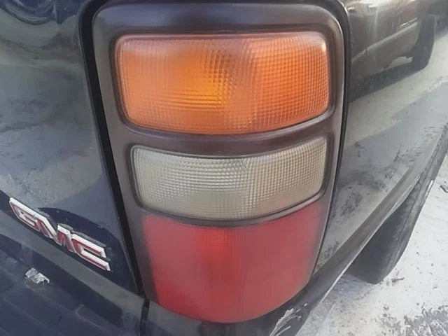 Luz trasera derecha GMC Yukon XL 1500 2004-2006 lámpara derecha Foto 1 de 1
