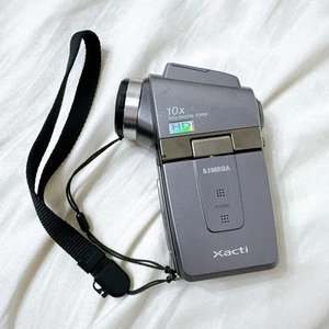 Sanyo Xacti HD1 5.1MP HD Camcorder 10x Digital Zoom Battery Strap Included - Picture 1 of 5