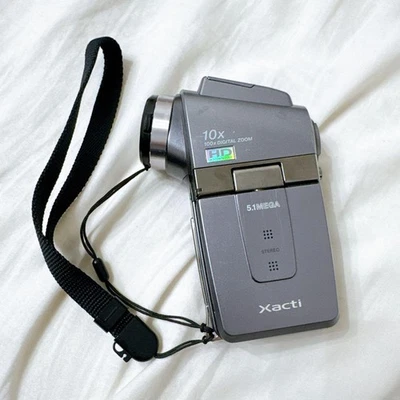 Sanyo Xacti HD1 5.1MP HD Camcorder 10x Digital Zoom Battery Strap Included - Image 1 of 4