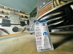 (1) SELLADOR DE SILICONA ACEITE DE MOTOR MOPAR RTV FABRICANTE DE EQUIPOS ORIGINALES 82300234AC - Imagen 1 de 6