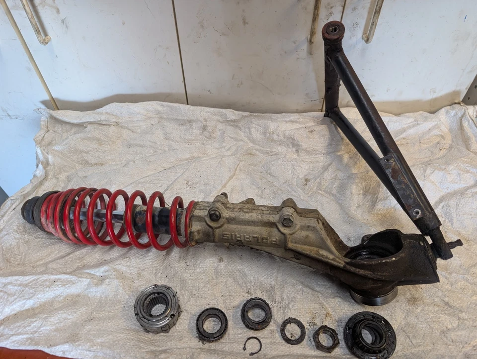 Polaris Explorer 400 1995 4x4 carcasa de puntal nudillo brazo en un Foto 1 de 4