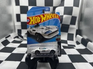 Coche de juguete Hot Wheels HW Roadsters 3/10 2021 blanco Corvette Grand Sport Roadster 14 - Imagen 1 de 4