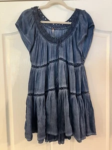 Free People Lace Up Eyelet Tunic Dress shirt Boho flowy Size XS- Fits a medium - Picture 1 of 10