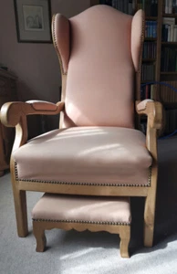 Ohrenbackenstuhl "Altbayern" Landhausstil, mit Hocker, massives Holz - Bild 1 von 2