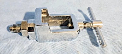 Yugo Tanque Insuflador CO2, Ajuste Universal.  Buen estado. Foto 1 de 2