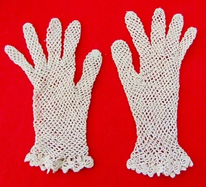 ANTIQUE VICTORIAN FRENCH CROCHETED GLOVES ~ CIRCA 1900 ~SMALL~ BEIGE ~ PRISTINE - Picture 1 of 4