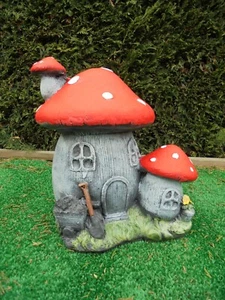 Twins Mushroom Fairy/Pixie House concrete garden ornament - Picture 1 of 3