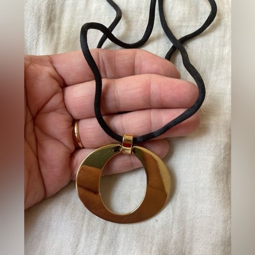 Collana Dior Christian Dior O rotonda placcata oro finitura lucida ciondolo logo