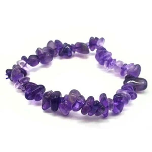 Bracciale elastico con chips di ametista naturale. braccialetto cristalloterapia - Foto 1 di 4