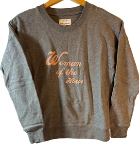 Sudadera polar gráfica Bliss & Mischief for Madewell “Mujer de la Hora” gris - Imagen 1 de 5