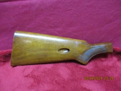 Modelo Franchi Centennial Takedown 1968, 22 LR, parte: madera trasera Foto 1 de 4