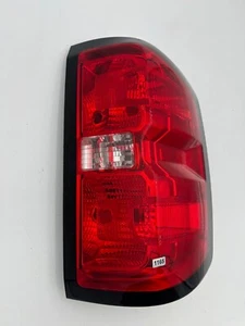 Luz trasera derecha pasajero GMC Sierra Chevrolet Silverado 1500 2500 14-19 OEM - Imagen 1 de 5