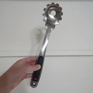 OXO Acciaio Inox Spaghetti Server Cucchiaio da Cucina Utensile Raro HTF Manico Grippy - Foto 1 di 14