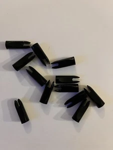 1 DZ VINTAGE BLACK 5/16” ORIGINAL AAE PLASTINOCK  GLUE ON SNAP NOCK ARROW NOCKS - Picture 1 of 1
