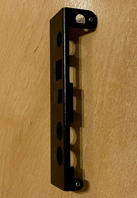 Port - Blende Mainboard, 1x C16 Metallanschlussleiste, Commodore C16 # 2023 - Bild 1 von 2