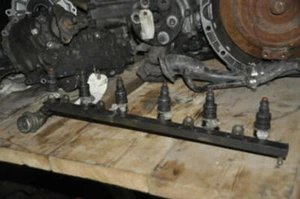 1) DD BMW 13531274550 OEM (USED) FUEL RAIL WITH REGULATOR & INJECTORS M20 1981 - Picture 1 of 23