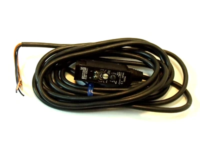 New Omron E3S-AR41 Medium Size Photoelectric Sensor w/ Built-in Amplifier - Image 1 of 4