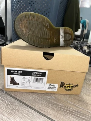 Cuero vegano rojo cereza Dr. Marten 1460 Foto 1 de 4