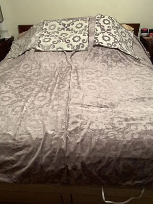 Z-Gallerie 4 Piece  Amethyst Velour Lavender King Duvet 3 Euro Shams Linen - Image 1 of 4