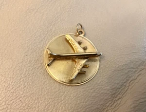 14K Yellow Gold Boeing 707 Airplane Jet on Round Disc Travel Pendant Charm - Picture 1 of 4