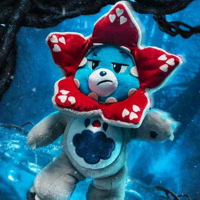 Stranger Things x Care Bears / Grumpy Bear as the DEMOGORGON 12" PELÚCIA NOVA  - Imagem 1 de 4