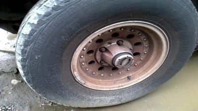 Rueda 15x7-1/2 aluminio 10 orificios con remaches para camioneta Ford F150 90-96 31507301 Foto 1 de 4