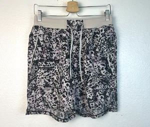 LULULEMON Licencia para Entrenar Corto Sin Forro 7" Talla Mediana Comando Camuflaje Vapor Multi - Imagen 1 de 7