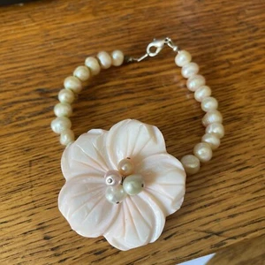 Pearl Seashell Bracelet Peach Etched Rose 8" Hand Crafted Artisan - Picture 1 of 4