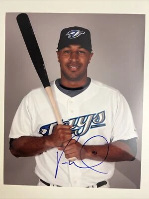 VERNON WELLS TORONTO BLUE JAYS SIGNED AUTOGRAPHED 8x10 PHOTO - Image 1 of 2