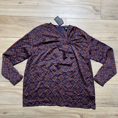 Blusa para mujer Club Monaco estampada frontal torcida patrón geométrico talla M azul Foto 1 de 4