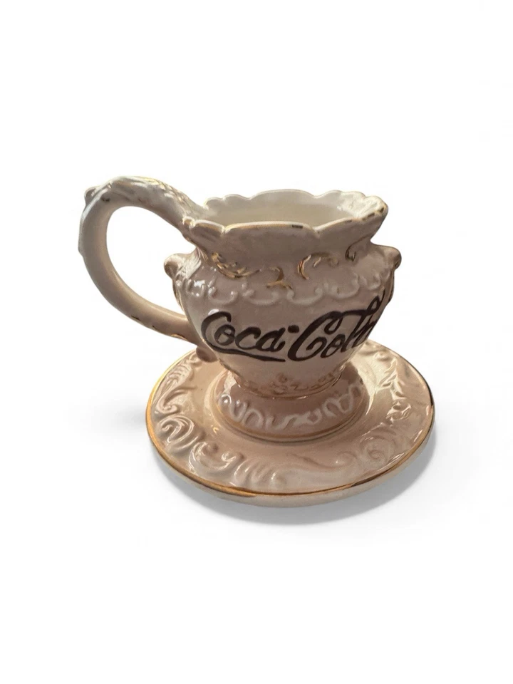 Taza de té y platillo de cerámica victoriana vintage 1998 Coca-Cola galleta barril Foto 1 de 4