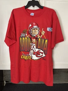 Caricatura de colección Joe Montana Kansas City Chiefs puntada única 1993 XL NUEVO CON ETIQUETAS - Imagen 1 de 7