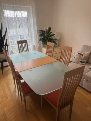 Esstisch aus Satinglas, Ahorn -Vollholz und Metall + 6 Vollholz Stühlen - Bild 1 von 4