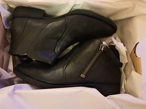 NEW UGG W AUREO Boot Size 9 Black - Picture 1 of 19