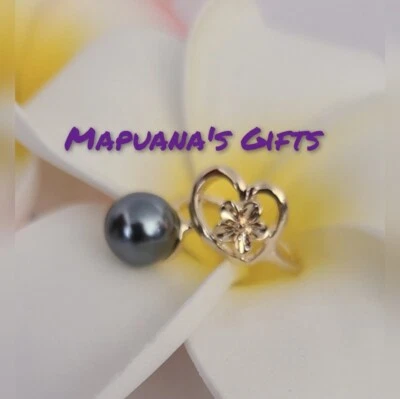 Flor de plumeria hawaiana en un corazón con anillo de perlas negras talla 7 Foto 1 de 3