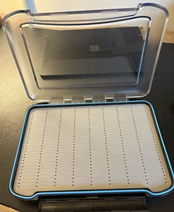 Fly Box for Lures or Salmon Flies Holds 500 flies. - Picture 1 of 9