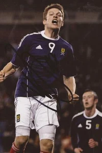 SCHOTTLAND: JAMIE MACKIE SIGNED 6x4 ACTION PHOTO + COA - Bild 1 von 1