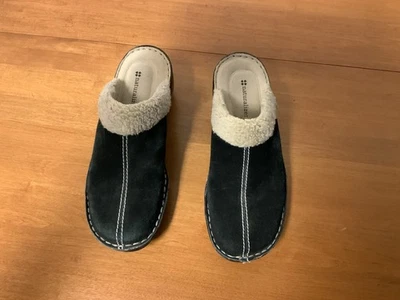 Zueco cómodo de gamuza negra Naturalizer para mujer sin cordones beige ribete Sherpa 6,5 M Foto 1 de 4