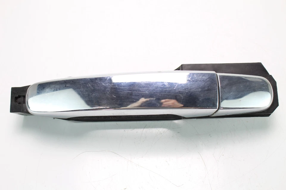 2008-2017 BUICK ENCLAVE MAÇANETA EXTERNA TRASEIRA ESQUERDA FABRICANTE DE EQUIPAMENTO ORIGINAL, 4346-1XXX - Imagem 1 de 4