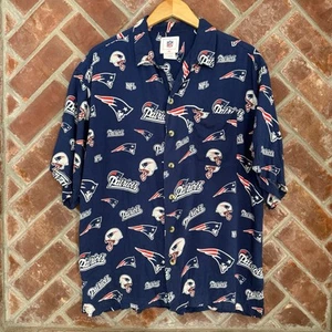 NFL New England Patriots Camp Hawaiian Shirt Men’s Size Large Blue AOP Football - Picture 1 of 8