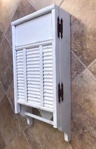 Armario de pared con puerta de lavabo vintage de granja Shabby Sunnyland con toallero - Imagen 1 de 20