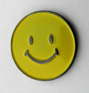 SMILEY FACE SMILE SIGN HAPPY EMOJI EMOTICON LAPEL PIN BADGE 1 INCH - Picture 1 of 1