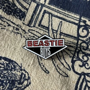 Beastie Boys Enamel Pin Heavy Metal Guitar Rock Brooch Pin - Bild 1 von 3